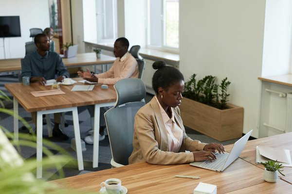 What are the latest trends in digital marketing for UK business services?